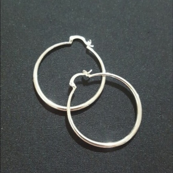 1 1/2” SIMPLE HOOPS - Picture 2 of 4